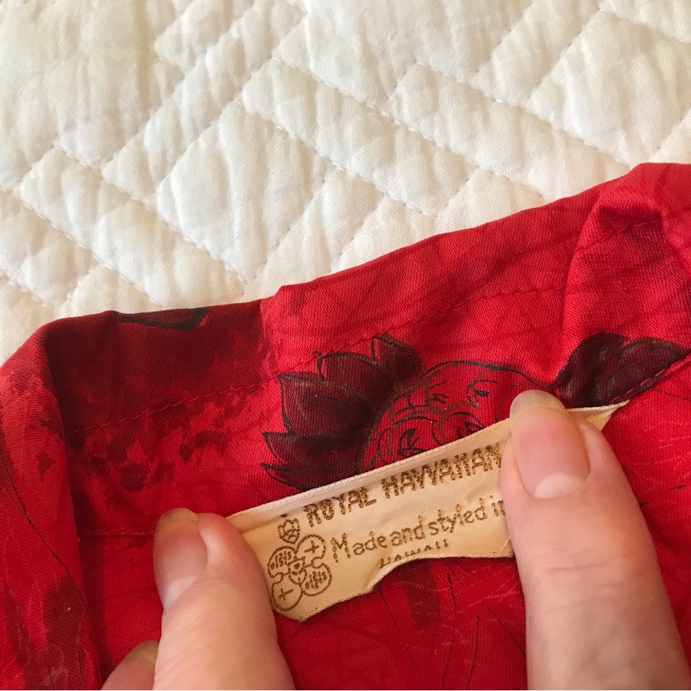 Royal Hawaiian Shirt Map of Hawaii Size Tag Missing 15” Neck - Picture 3 of 7